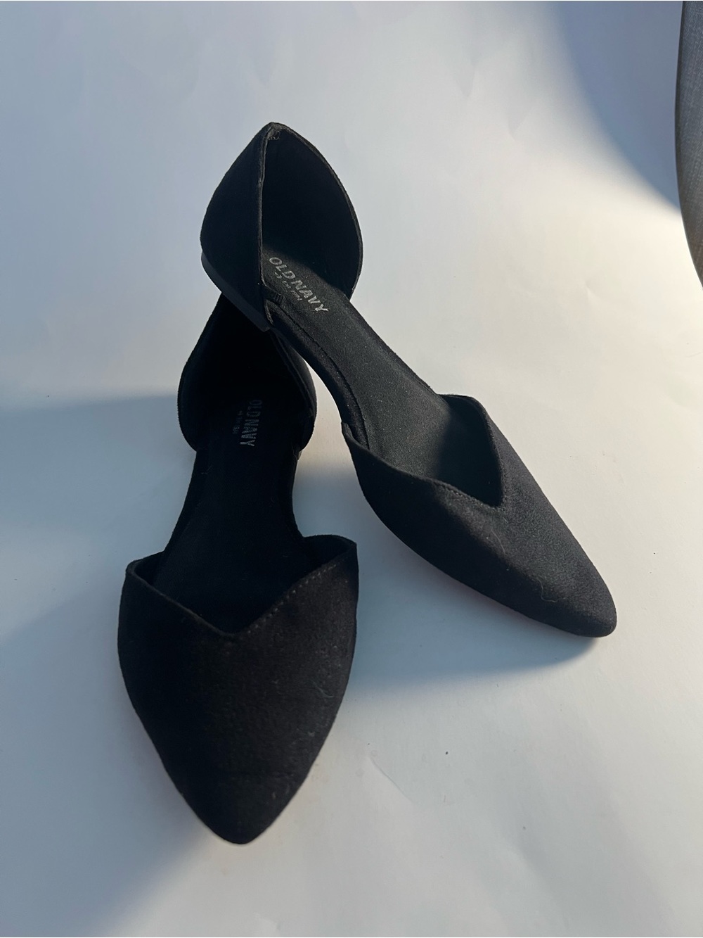 Old Navy Pointed Flats in Black Size 7